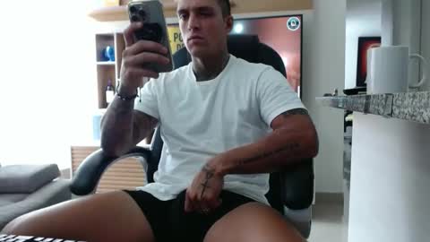 Snapshot of exotic_dude chatting on April 2026 02:33:01 PM camilo online show from April 2026 02:33:01 PM