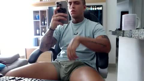 Snapshot of exotic_dude chatting on May 2026 01:30:02 PM camilo online show from May 2026 01:30:02 PM