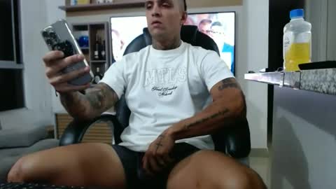 Snapshot of exotic_dude chatting on June 2026 12:45:01 AM camilo online show from June 2026 12:45:01 AM
