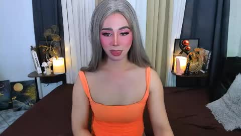 Snapshot of expensive_elise chatting on May 2026 05:20:01 PM expensive_elise online show from May 2026 05:20:01 PM