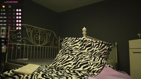 Snapshot of extra_topping chatting on January 2025 08:04:02 PM extra_topping online show from January 2025 08:04:02 PM