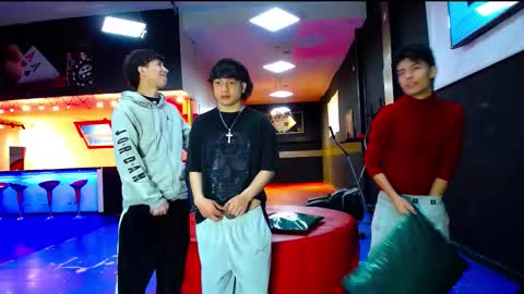 extrangers online show from October 2025 12:28:01 PM