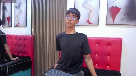 Snapshot of eyden_connor chatting on March 2026 09:14:02 PM Eyden online show from March 2026 09:14:02 PM