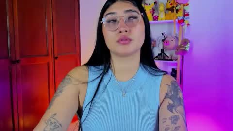 Snapshot of eymy_hadid_ chatting on December 2025 09:00:01 PM Emily online show from December 2025 09:00:01 PM