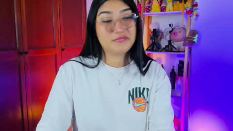 Snapshot of eymy_hadid_ chatting on December 2025 09:45:01 PM Emily online show from December 2025 09:45:01 PM