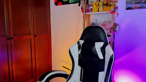 Snapshot of eymy_hadid_ chatting on January 2026 06:57:02 PM Emily online show from January 2026 06:57:02 PM