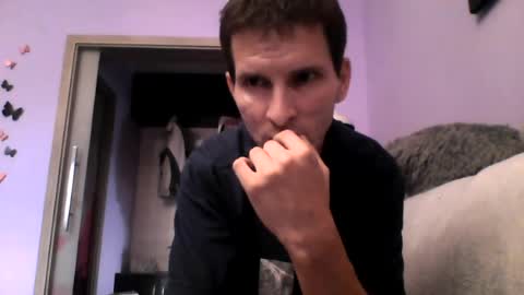 Snapshot of ezel004 chatting on July 2026 04:09:02 PM ezel004 online show from July 2026 04:09:02 PM