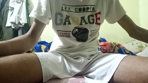 Snapshot of ezz_3zoo1 chatting on June 2026 10:34:02 PM weza online show from June 2026 10:34:02 PM
