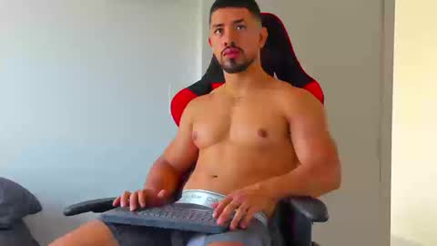 Ezzio Scolaro online show from September 2025 01:22:01 PM