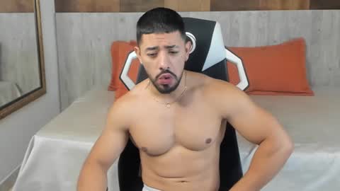 Ezzio Scolaro online show from September 2025 03:47:02 PM