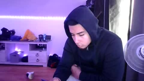 Snapshot of ezzteban935 chatting on April 2026 06:01:02 PM ezzteban935 online show from April 2026 06:01:02 PM