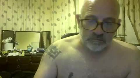 Snapshot of f1zzeek chatting on May 2026 12:28:02 AM f1zzeek online show from May 2026 12:28:02 AM