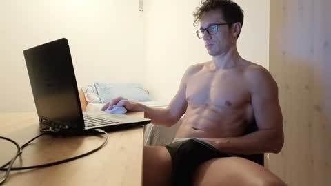 Snapshot of f24570a chatting on December 2024 05:57:01 PM Mick online show from December 2024 05:57:01 PM