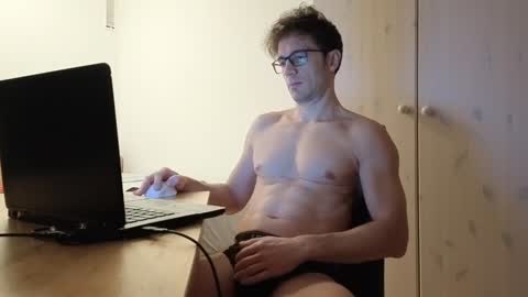Snapshot of f24570a chatting on December 2024 03:25:02 PM Mick online show from December 2024 03:25:02 PM