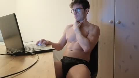 Snapshot of f24570a chatting on December 2024 08:11:01 PM Mick online show from December 2024 08:11:01 PM
