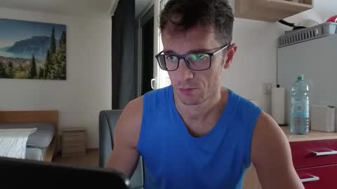 Snapshot of f24570a chatting on October 2025 12:49:02 PM Mick online show from October 2025 12:49:02 PM