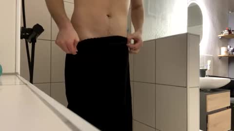 Snapshot of fabian_196 chatting on December 2024 09:33:02 PM Call me bitch online show from December 2024 09:33:02 PM