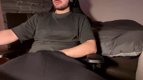 Snapshot of fabian_196 chatting on January 2025 06:31:01 PM Call me bitch online show from January 2025 06:31:01 PM