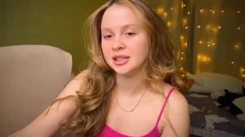 Ilona online show from February 2025 01:33:01 PM