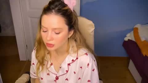 Ilona online show from September 2025 06:59:02 AM