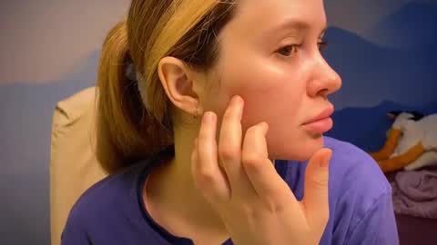 Ilona online show from September 2025 07:46:01 AM