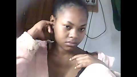 Snapshot of falielyse chatting on September 2025 04:46:02 AM falielyse online show from September 2025 04:46:02 AM