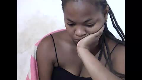 Snapshot of falielyse chatting on October 2025 09:27:01 AM falielyse online show from October 2025 09:27:01 AM