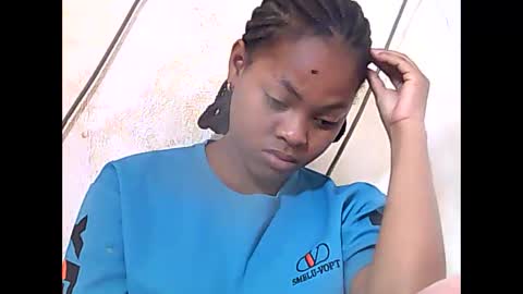 Snapshot of falielyse chatting on October 2025 08:34:01 AM falielyse online show from October 2025 08:34:01 AM