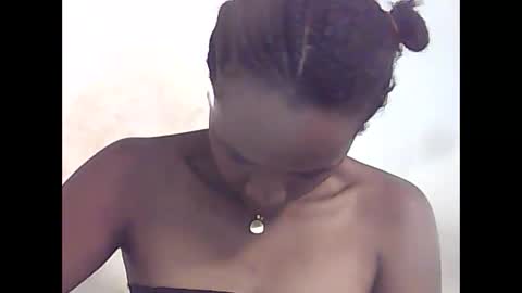 Snapshot of falielyse chatting on October 2025 11:21:02 AM falielyse online show from October 2025 11:21:02 AM