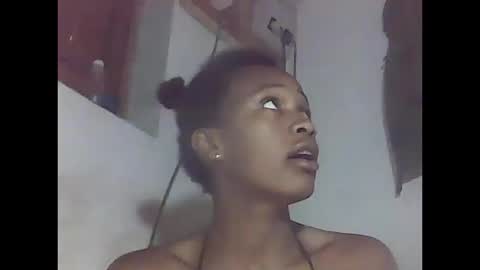 Snapshot of falielyse chatting on October 2025 08:04:02 AM falielyse online show from October 2025 08:04:02 AM