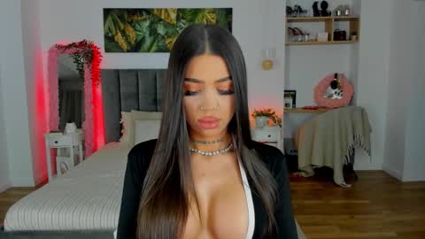 Jennifer online show from September 2025 02:11:02 AM