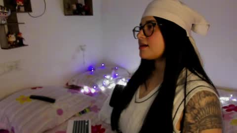 Snapshot of farahh_ chatting on May 2026 11:25:01 AM Farah online show from May 2026 11:25:01 AM