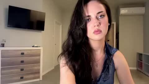 Mia online show from June 2026 03:10:02 PM