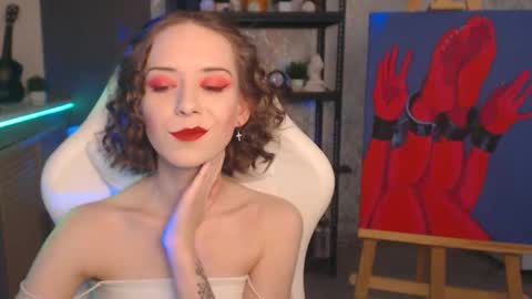 Fascinating   Eyes online show from December 2025 07:01:02 PM