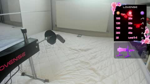 Snapshot of fatalefemboy chatting on April 2026 03:24:02 PM Fatale Femboy online show from April 2026 03:24:02 PM