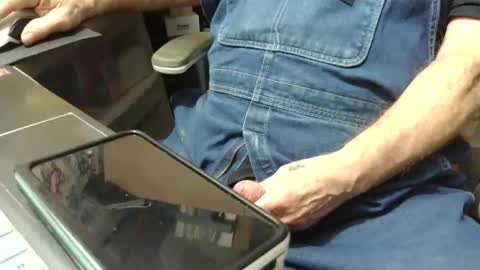 Fred. online show from December 2025 03:11:01 AM