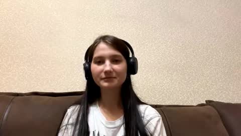 Aurora 18yo online show from October 2025 10:16:02 AM
