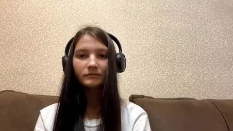 Aurora 18yo online show from October 2025 09:32:01 AM
