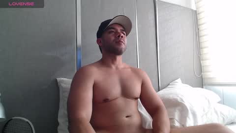 Snapshot of faustosaenz chatting on January 2025 09:28:01 PM FAUSTO online show from January 2025 09:28:01 PM