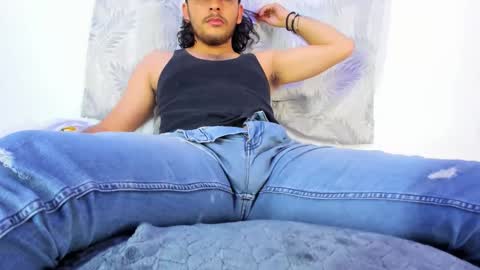 Snapshot of favid95 chatting on April 2026 06:19:01 PM favid95 online show from April 2026 06:19:01 PM