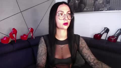 Faye online show from October 2025 07:03:02 AM