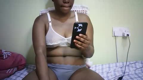 Snapshot of fayzah_fah chatting on April 2026 02:39:01 AM Faith online show from April 2026 02:39:01 AM