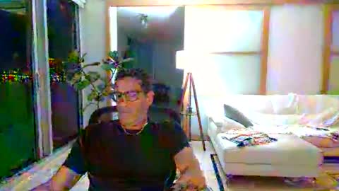 Snapshot of fdavoudi chatting on February 2026 04:29:01 AM Miami Persian online show from February 2026 04:29:01 AM