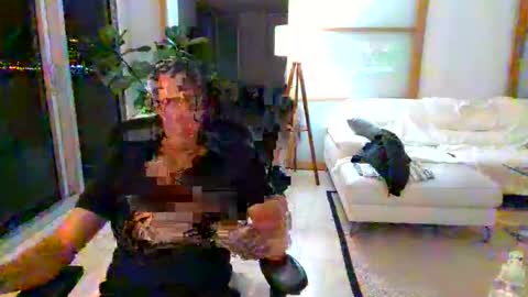Snapshot of fdavoudi chatting on February 2026 02:31:01 AM Miami Persian online show from February 2026 02:31:01 AM