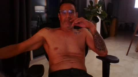 Snapshot of fdavoudi chatting on June 2026 12:41:02 AM Miami Persian online show from June 2026 12:41:02 AM