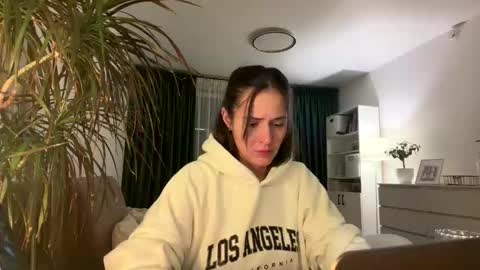 Fedariss online show from December 2025 07:54:02 PM