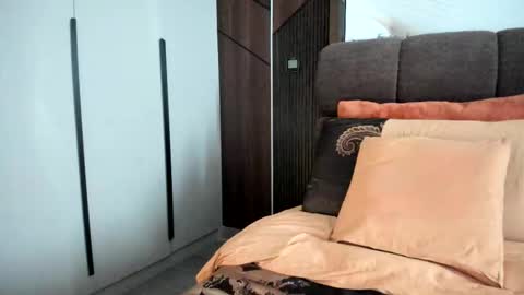 Snapshot of felinechic chatting on October 2025 06:58:02 AM FelineChic online show from October 2025 06:58:02 AM