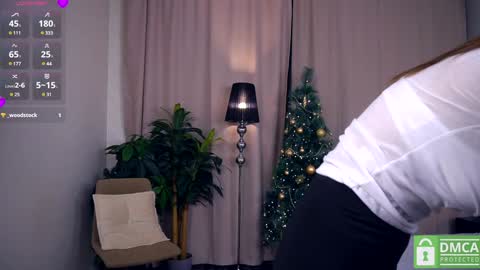 Snapshot of felissiany chatting on December 2024 04:21:01 AM Hello im Nova online show from December 2024 04:21:01 AM