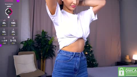 Snapshot of felissiany chatting on December 2024 04:30:02 AM Hello im Nova online show from December 2024 04:30:02 AM