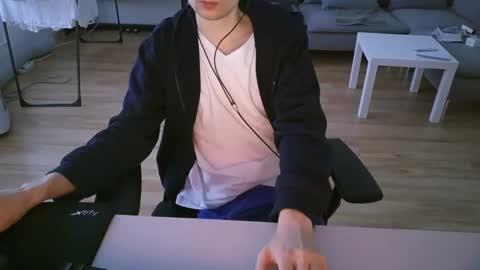 felixsagg online show from December 2024 12:51:02 PM